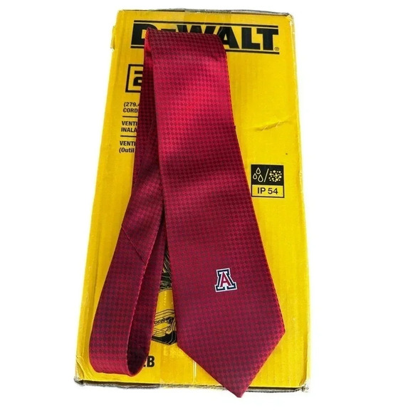 London 400 By Cambridge Apparel Baltimore Red Geometric Silk Blend Tie - Picture 2 of 5